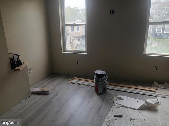 4th image of 3154 N Darien St