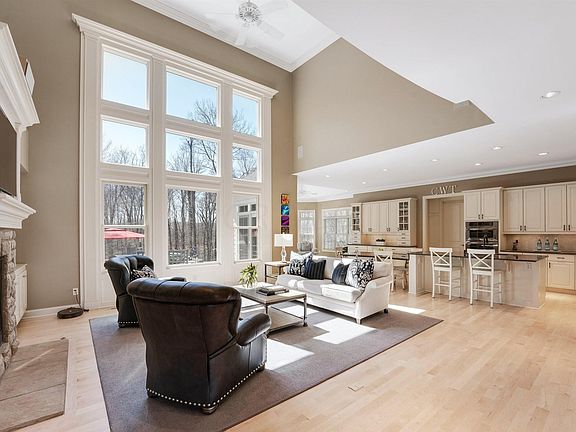 2nd image of 5370 Lynbrook Ln