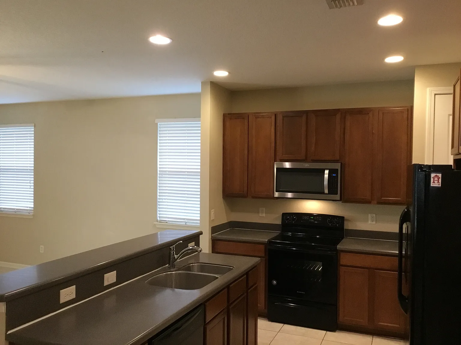 3 bed, 2.0 bath, 1527 sqft, $2,055 — Photo 4