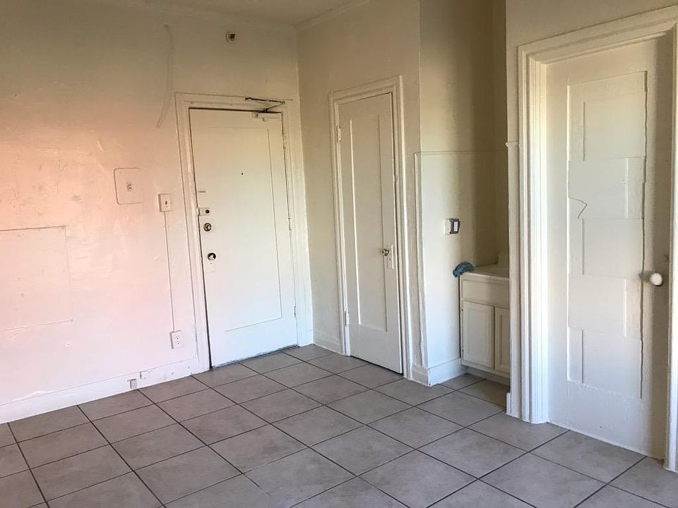 2nd image of 1520 W 8th St APT 309