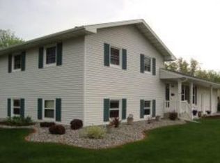 2202 19th St S, Moorhead, MN 56560