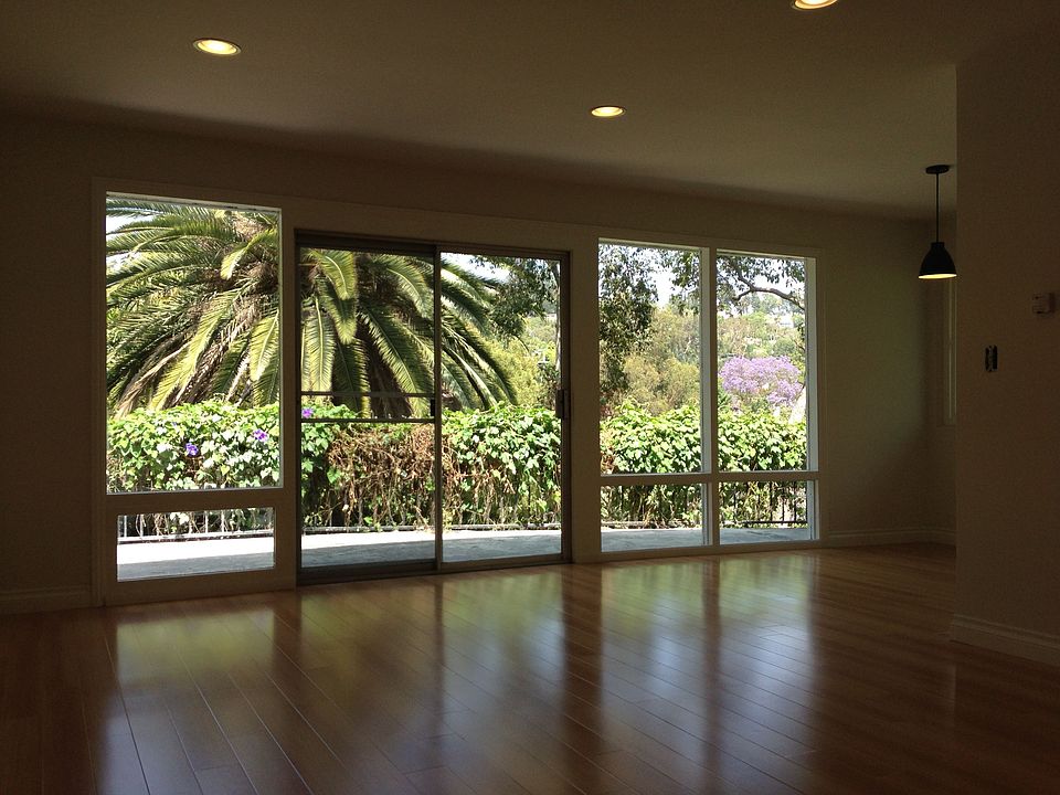 1st image of 2222 N Cahuenga Blvd