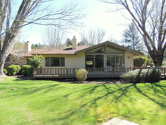 2nd image of 101 E Hilton Dr