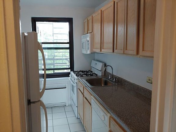 3rd image of 7311 210th St APT 5H