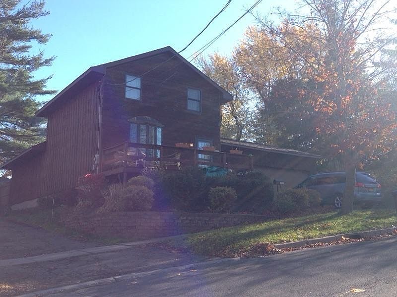 1st image of 105 E 12th St