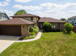 14837 Ridgewood Dr, Oak Forest, IL 60452