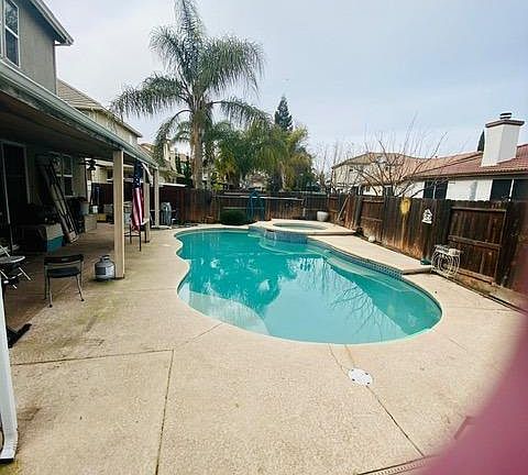 2nd image of 1255 Laurel Park Cir