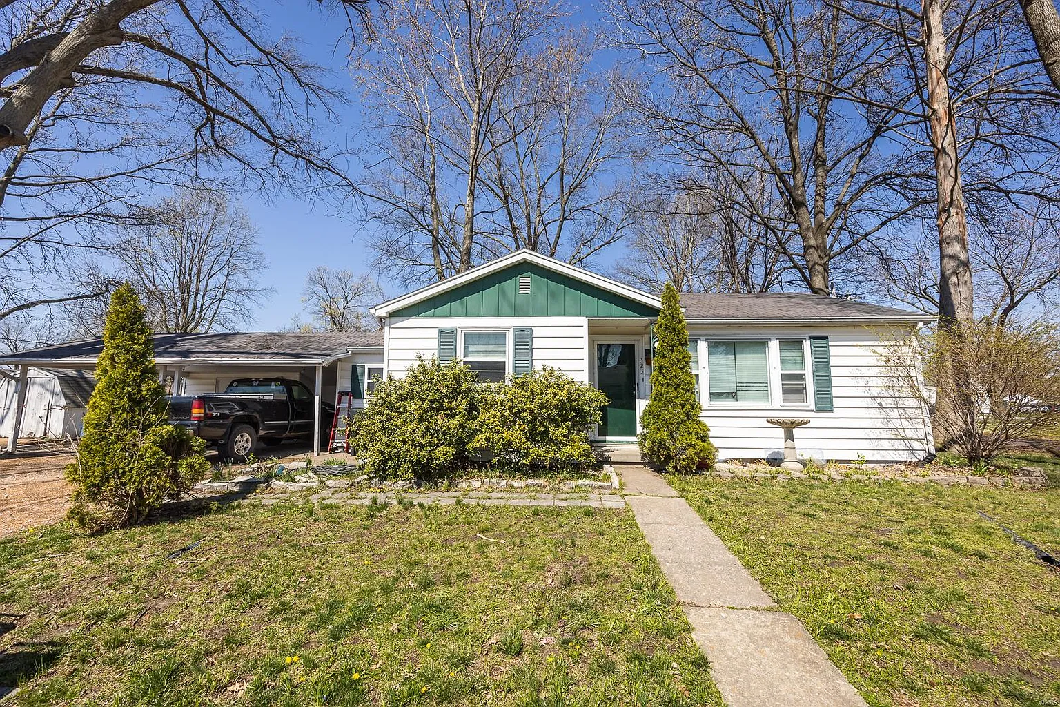 323 E George St photo 1