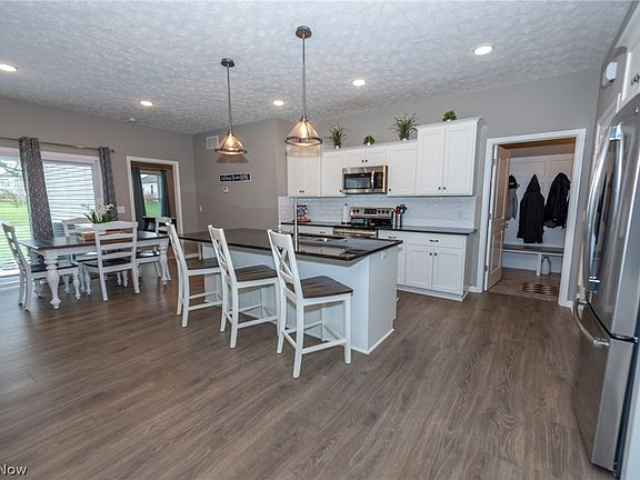 5th image of 136 Hidden Pond Dr