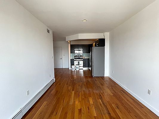4th image of 4601 Greenpoint Ave APT 4A