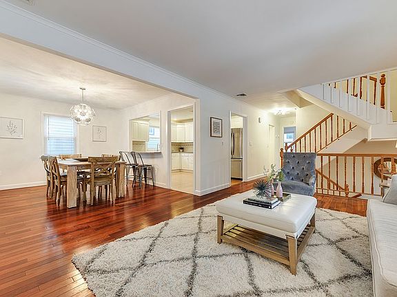 4th image of 309 Montague Pl