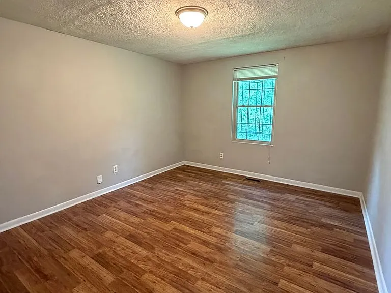212 Jay Dr — Photo 7