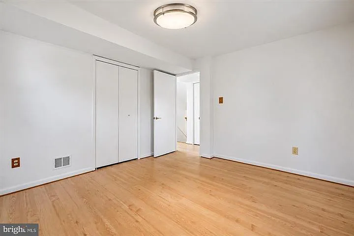 2 Lorre Ct