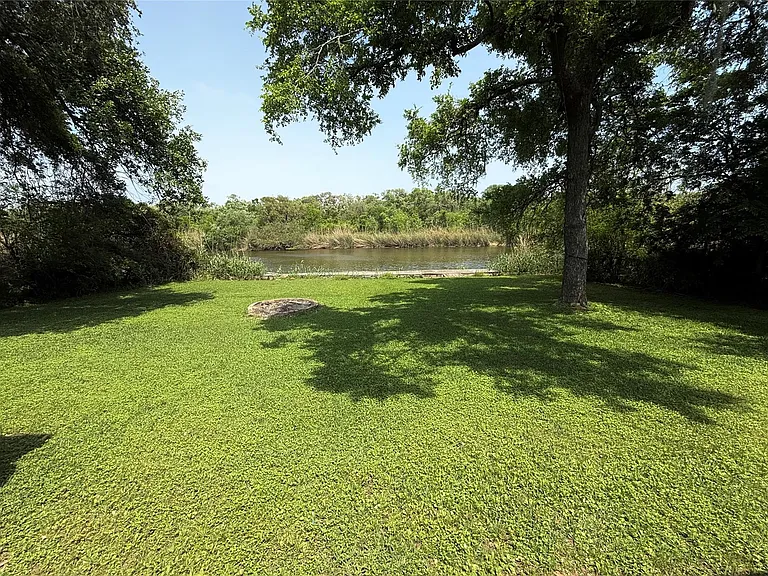 2434 Shady Creek Ln — Photo 12