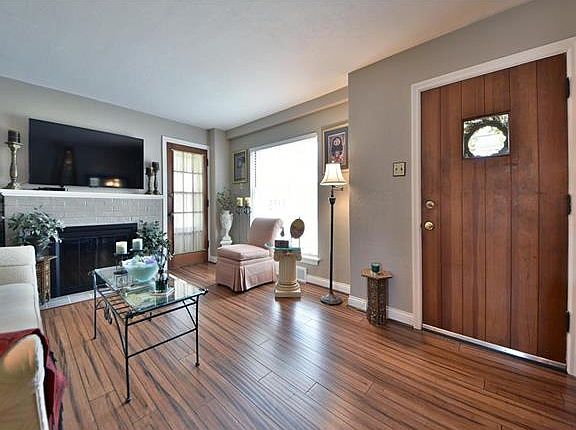 3rd image of 6978 Plainview Ave