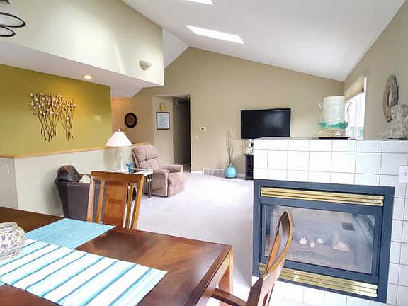 4th image of 22863 Blackbird Ave