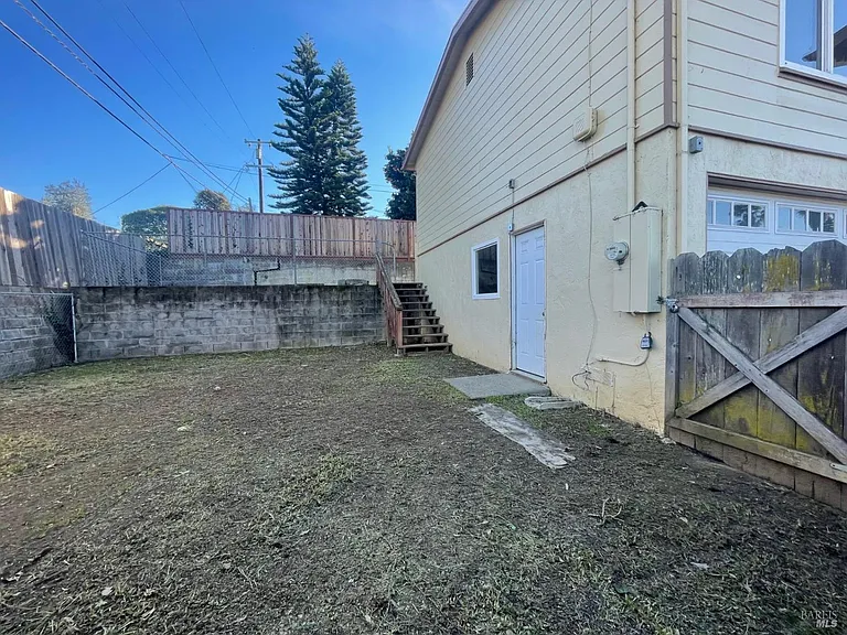 1115 Sereno Dr — Photo 5