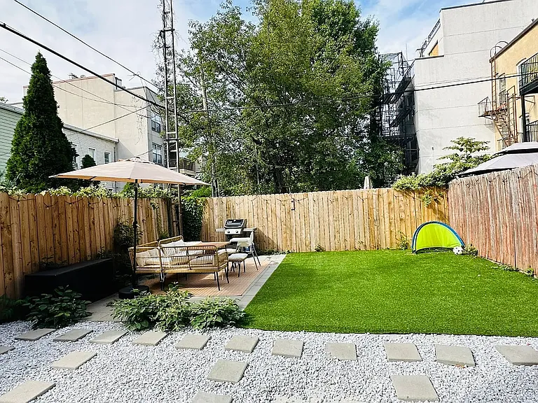 247 Nassau Ave #1R — Photo 1