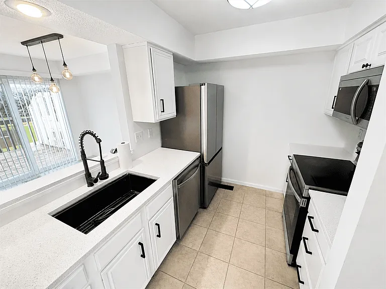 5258 Bay Pointe Dr — Photo 2