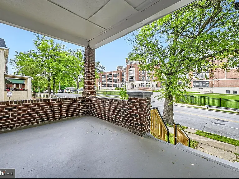 118 N Hilton St — Photo 3