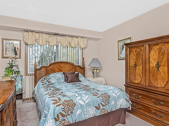 4th image of 4660 N Austin Ave APT 102