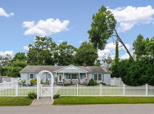 313 Gillette St, Dix Hills, NY 11746