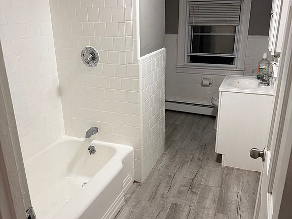 2nd image of 33 Montrose St Floor 2