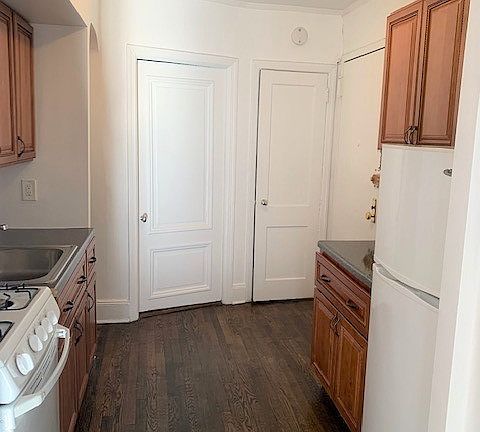 5th image of 59 E 79th St #5A8