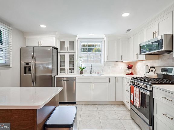 4th image of 4115 Hemingway Dr