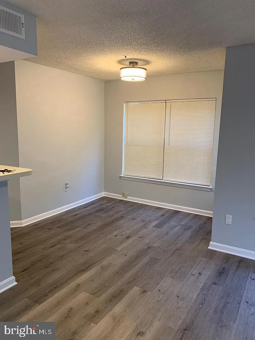 2 bed, 2.0 bath, 858 sqft, $2,350 — Photo 3