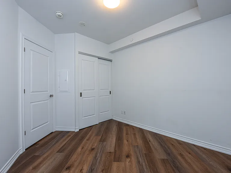 571 Prince Edward Dr N #401 — Photo 31