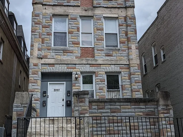 2227 Linden Ave — Photo 2