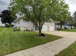 306 Cherry Ln, Little Chute, WI 54140