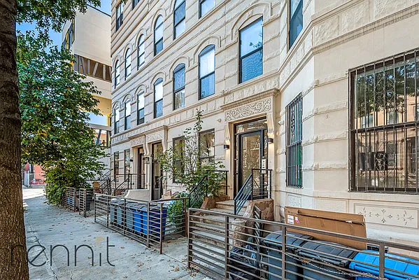 Rented by Rennit Inc. | media 24