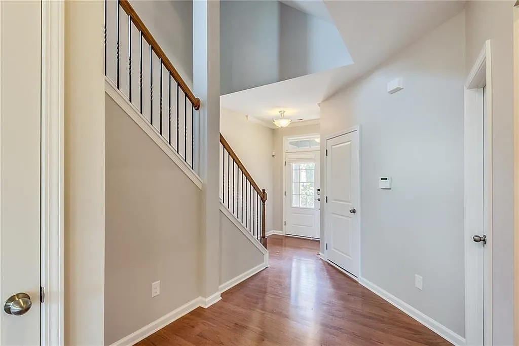 Building Photo - 2125 Greencrest Cir