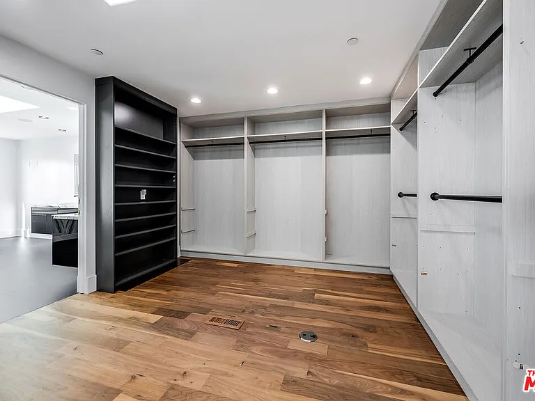 580 Chalette Dr — Photo 43