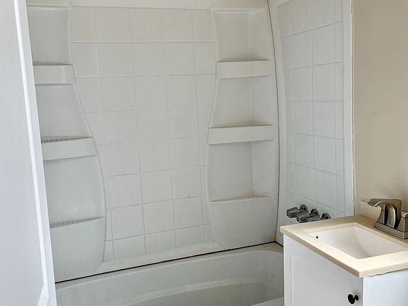 3rd image of 13442 S Budlong Ave #1/2