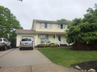 7 Knot St, East Patchogue, NY 11772