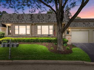 2S748 Avenue Barbizon, Oak Brook, IL 60523