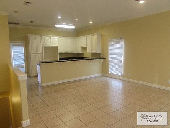5th image of 131B E Dolphin St