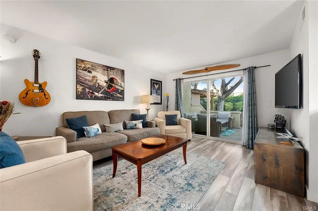 3 bed, 1118 sqft, $3,300 — Photo 4