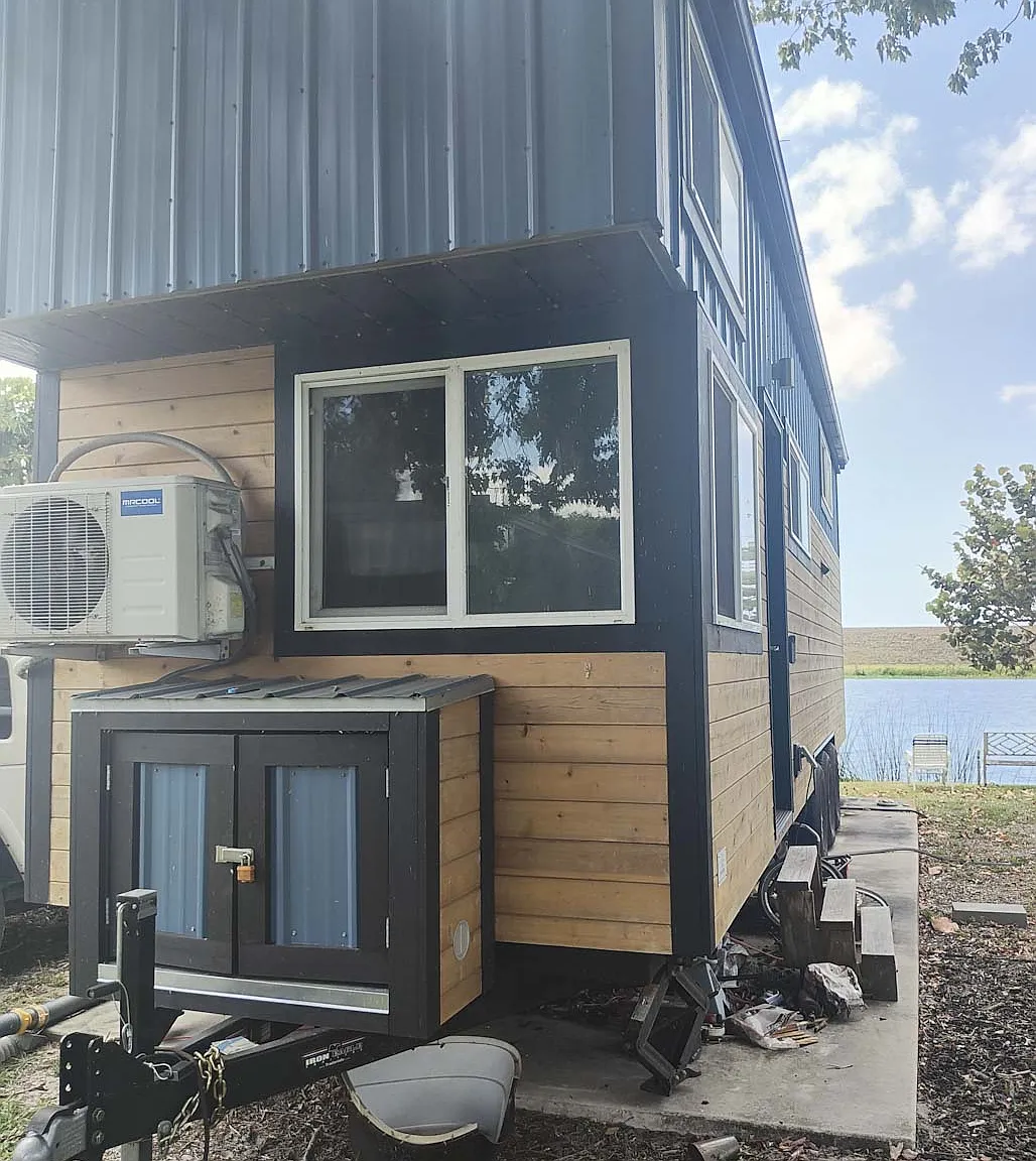 2 bed, 255 sqft, $1,200 — Photo 2