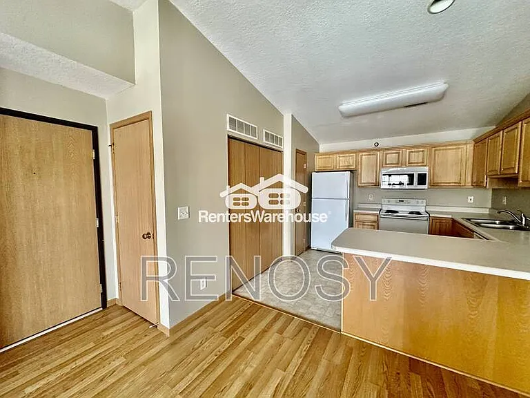 5924 Sutton Pl #10 — Photo 3