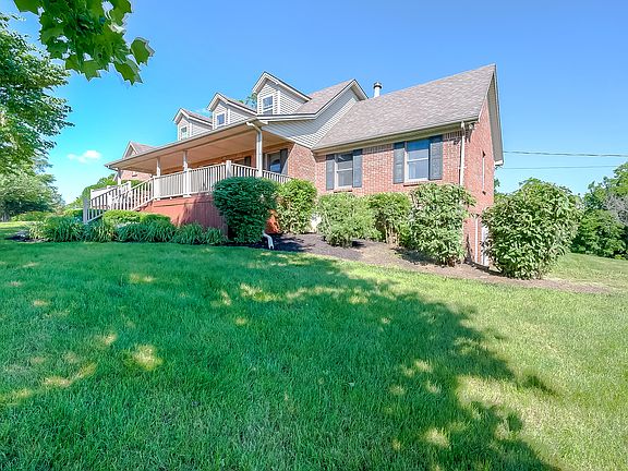 2nd image of 2809 Lucas Ln