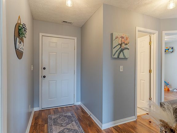 5th image of 4641 Capehart St