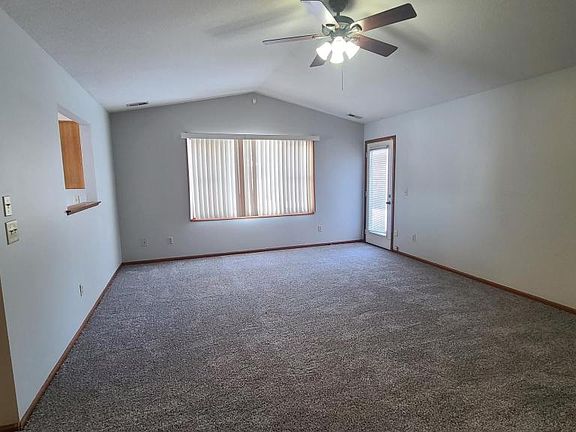3rd image of 1524 Flagstone Dr