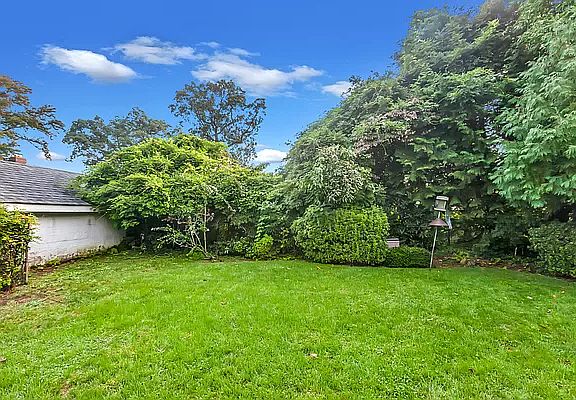 4th image of 8624 Palo Alto St