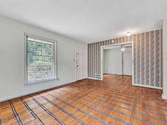 4th image of 2758 Beverly Blvd SW