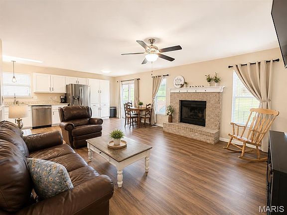 4th image of 1611 Saint Charles Dr