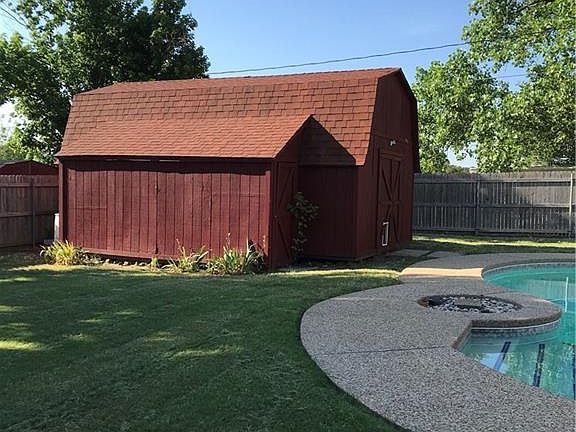 4th image of 7808 Redwood Ct
